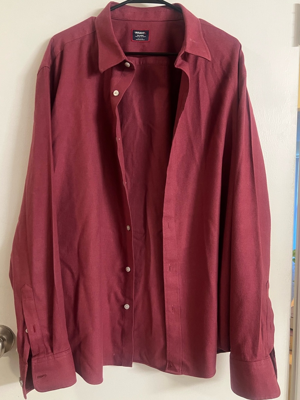 UNTUCKit Men's Button-Up Shirt in Burgundy